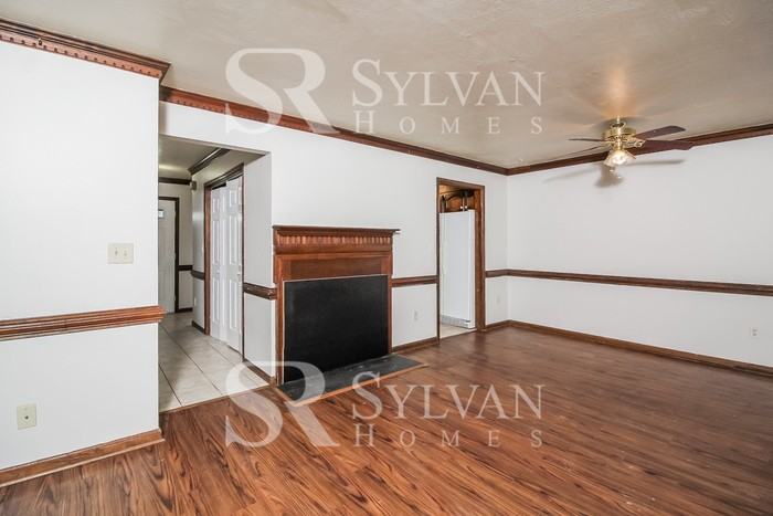 5735 Rivermill Cir - Photo 4 of 16