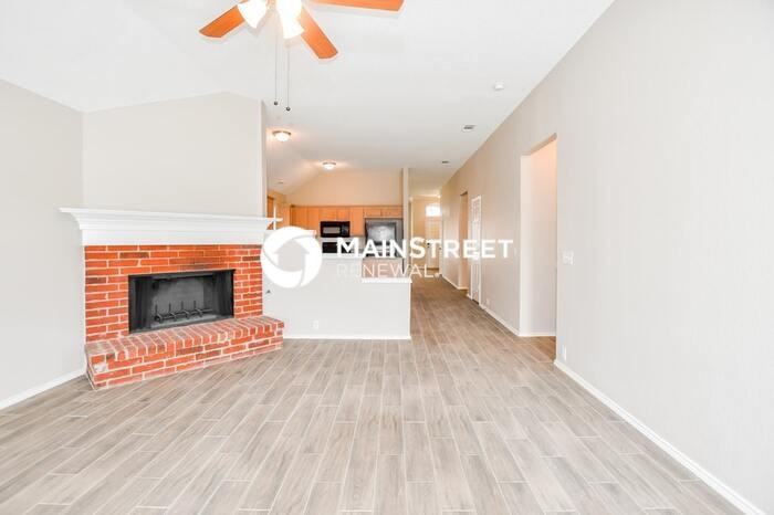 6413 Hampstead Dr - Photo 3 of 16