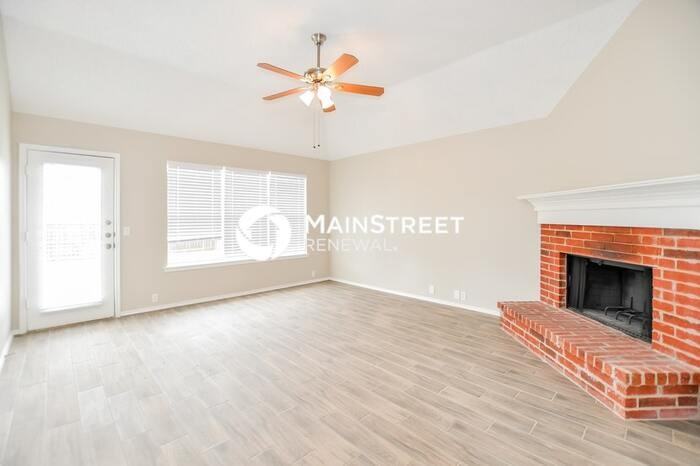 6413 Hampstead Dr - Photo 4 of 16