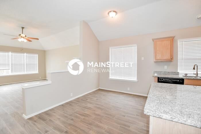 6413 Hampstead Dr - Photo 6 of 16