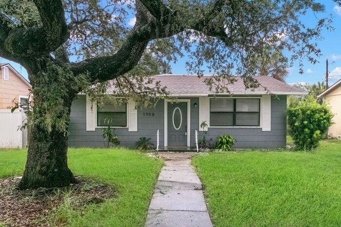 1908 43rd St S - Photo 4 of 23