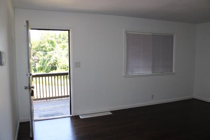 3311 Freeman Ave - Photo 6 of 29