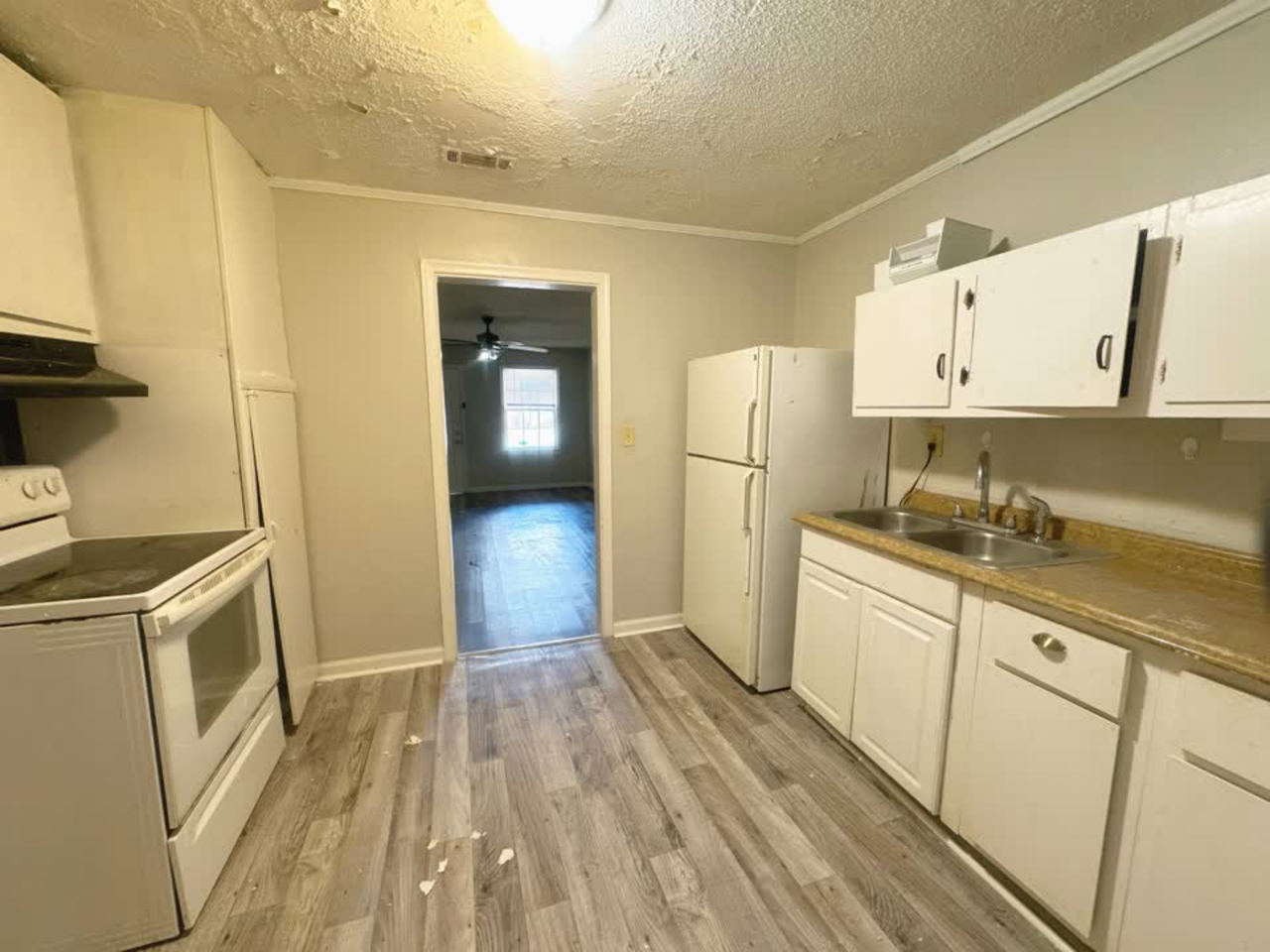 1609 Marion St #B - Photo 3 of 16