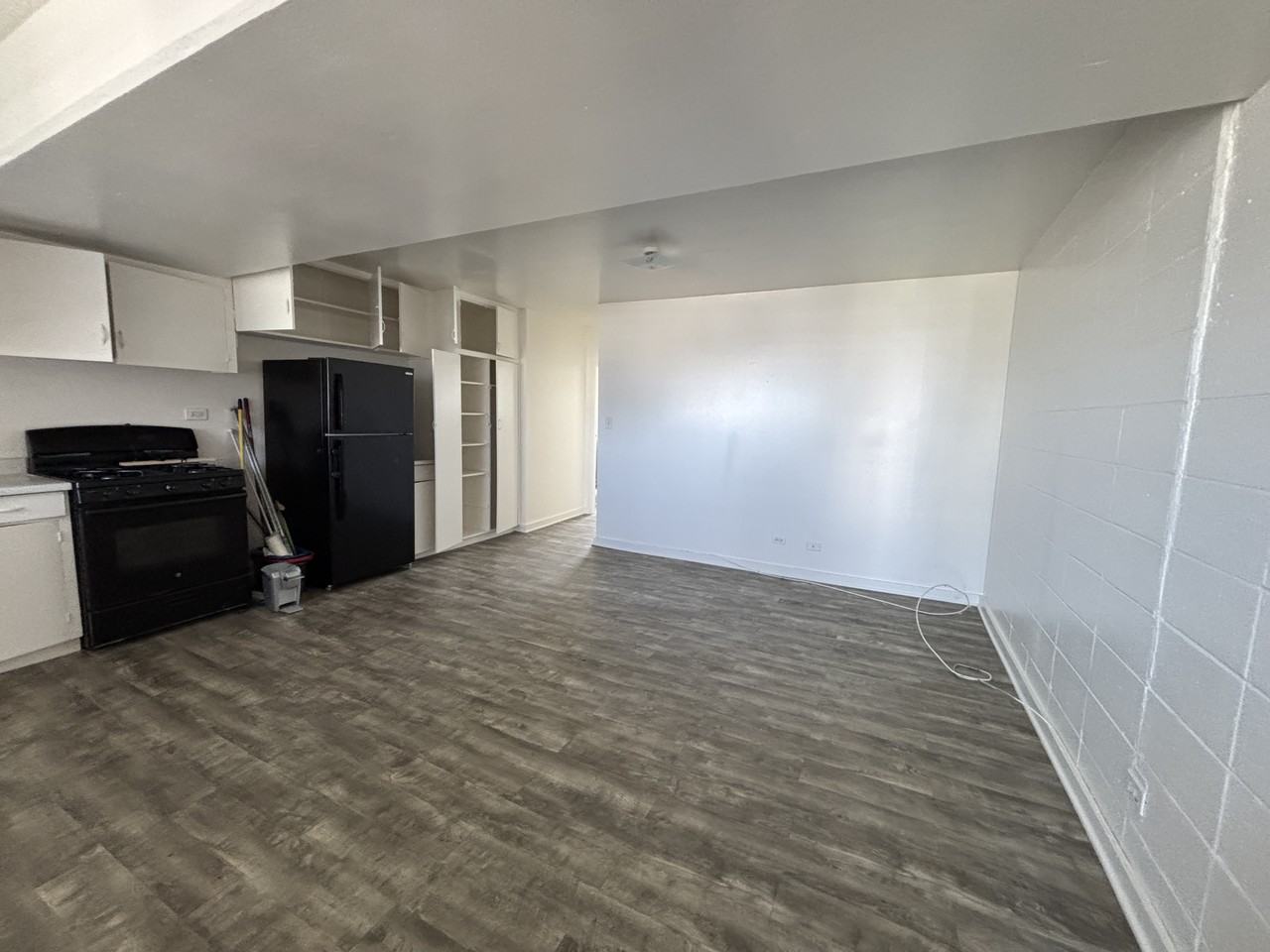 1315 N School St #11 - Photo 2 of 7