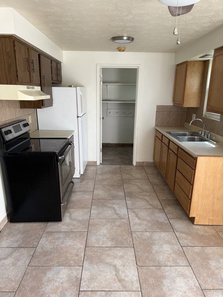 155 Westminster Ave #1 - Photo 3 of 7