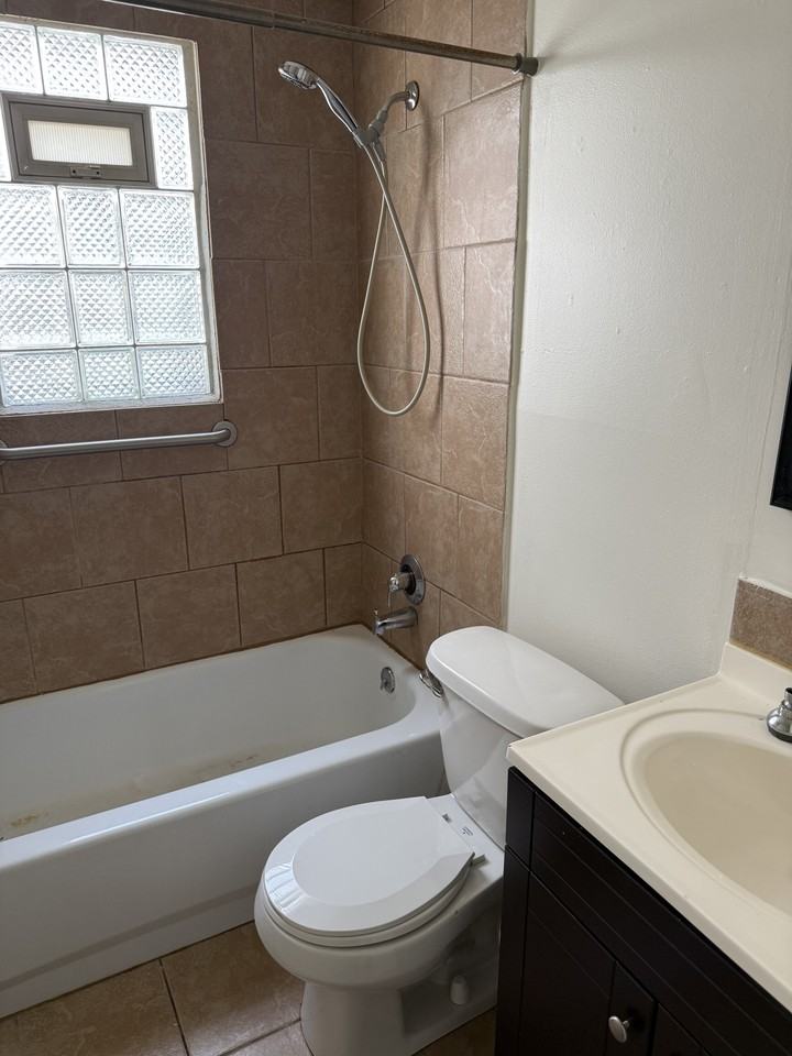 155 Westminster Ave #1 - Photo 5 of 7