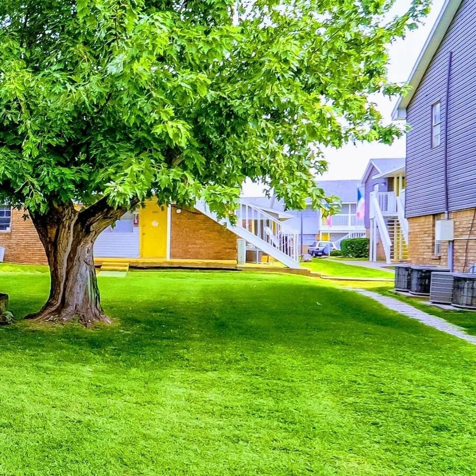 521 N. Council Rd. - Photo 5 of 50