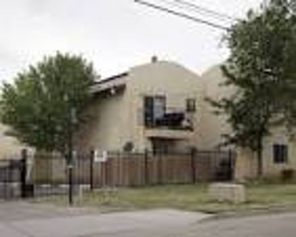 11951 Chamberlaine Way - Photo 2 of 7