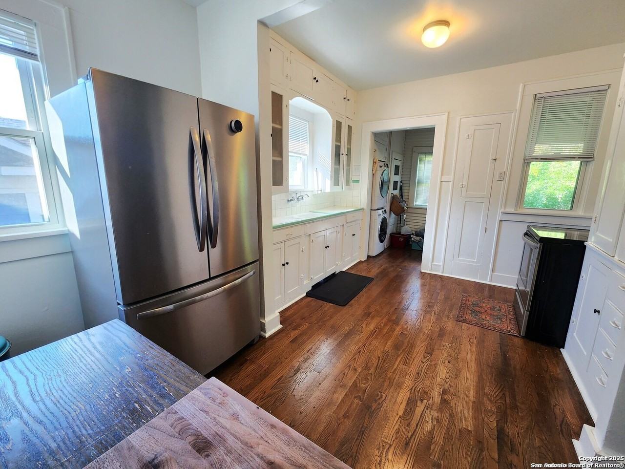 411 W Mistletoe Ave #411 - Photo 2 of 21