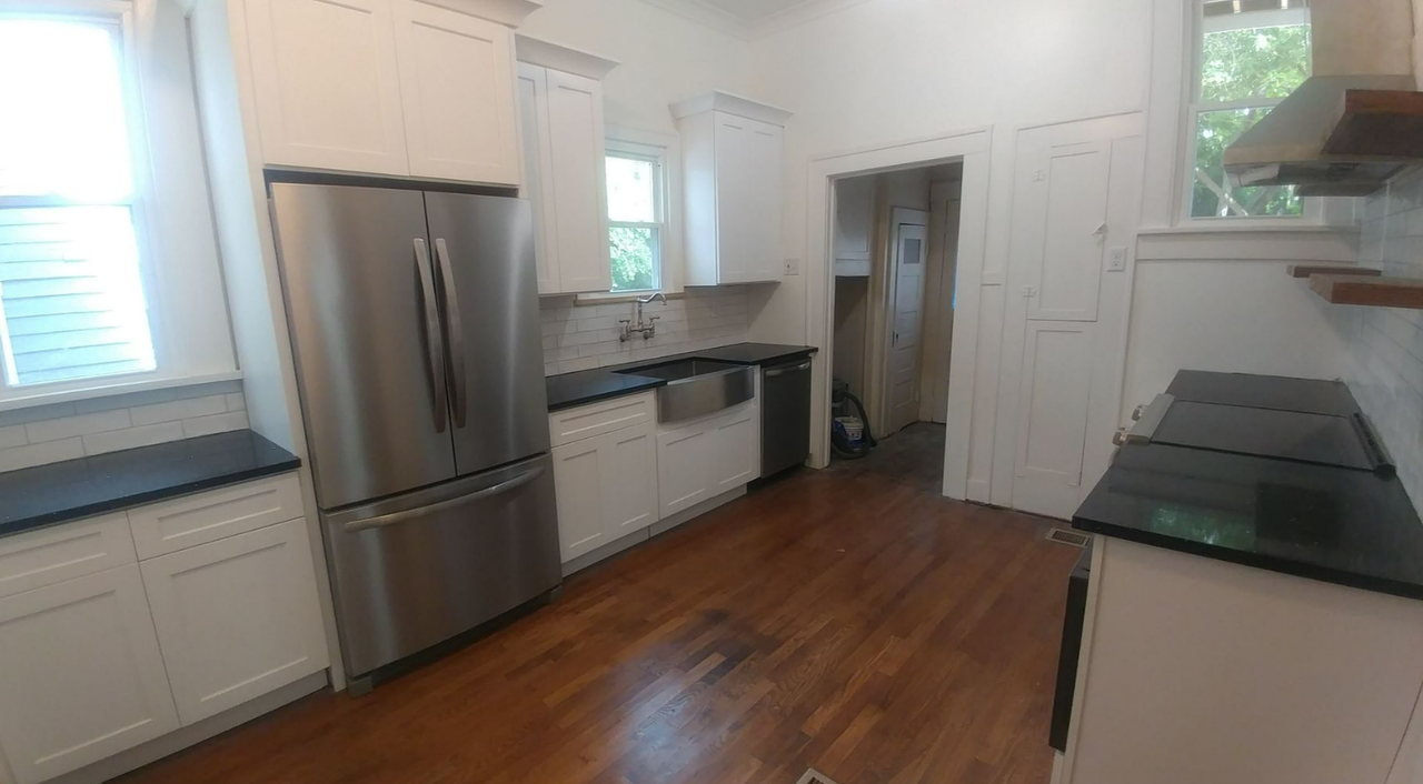 411 W Mistletoe Ave #411 - Photo 3 of 21