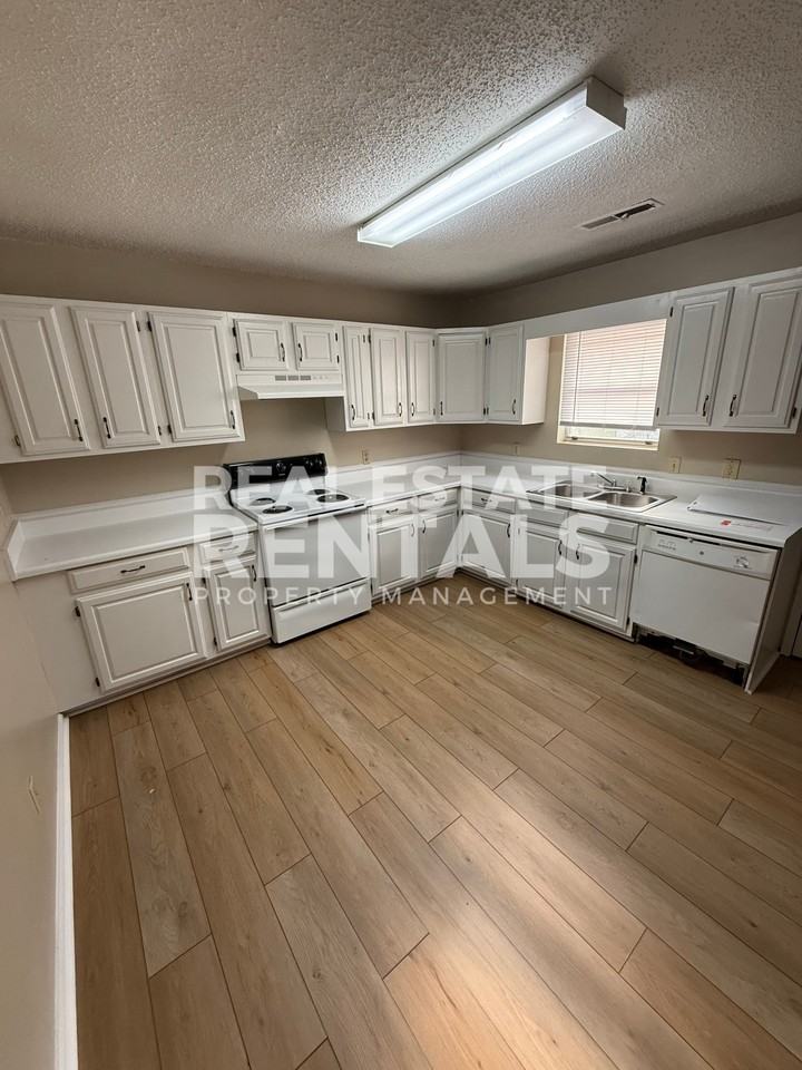 511 Newman Ln #354 - Photo 3 of 9