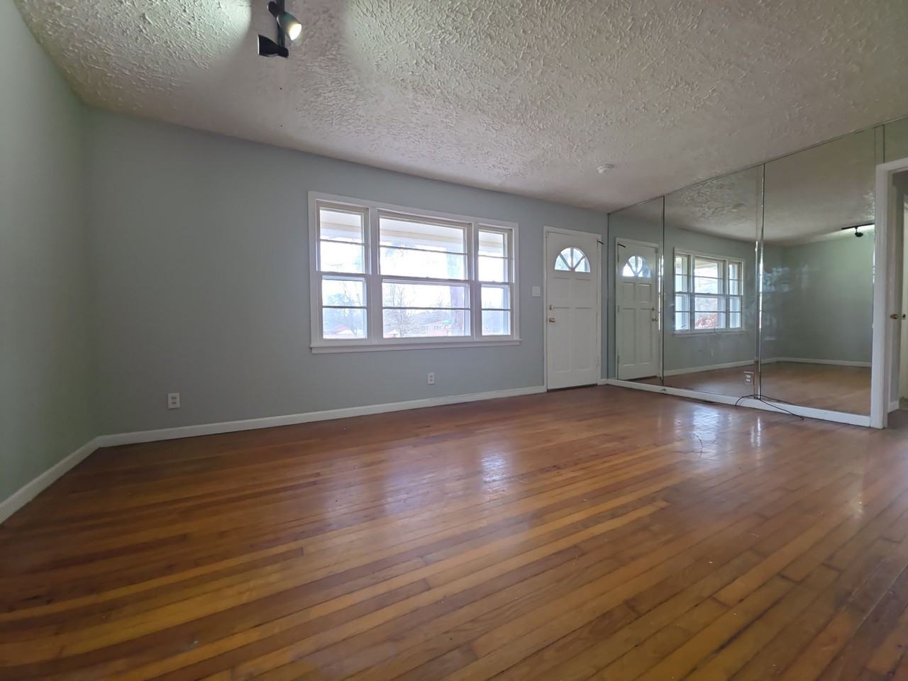 3315 Kavanaugh Dr Nw #1 - Photo 2 of 9