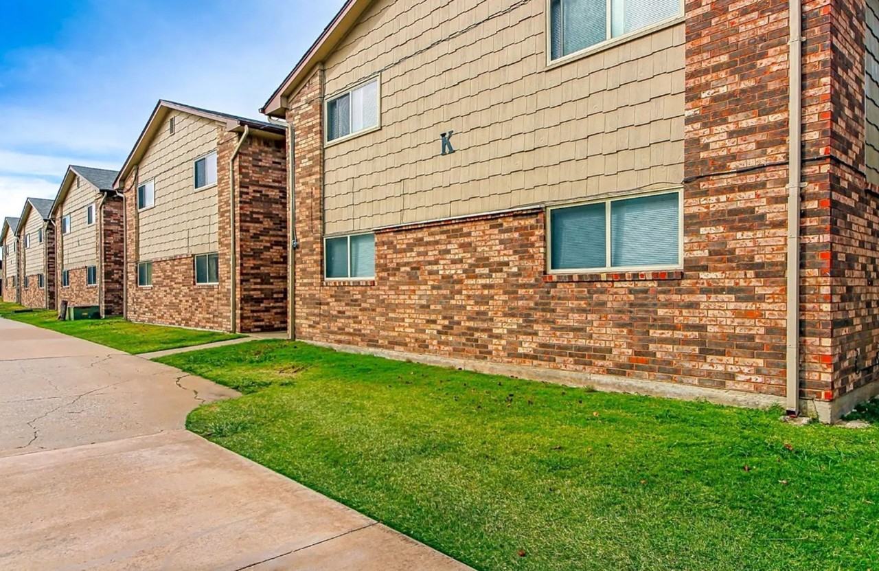 2408 NW 52nd St - Photo 3 of 19