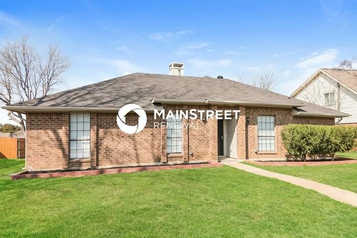 1613 Glencairn Ln - Photo 2 of 17