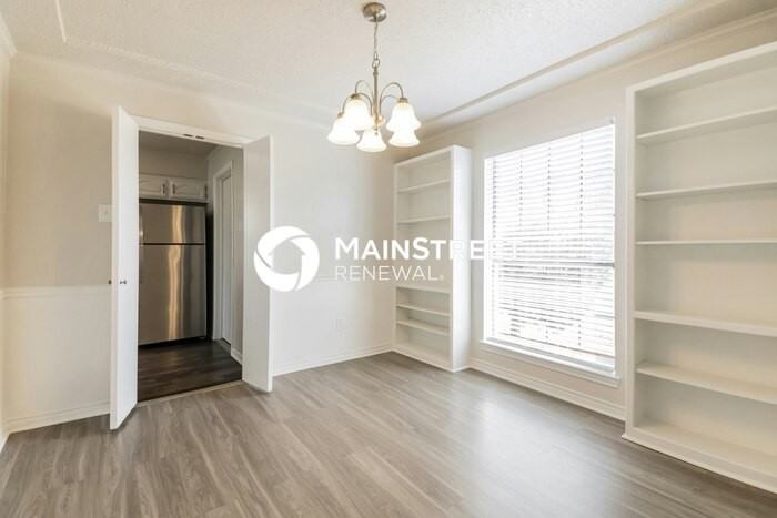 1613 Glencairn Ln - Photo 7 of 17