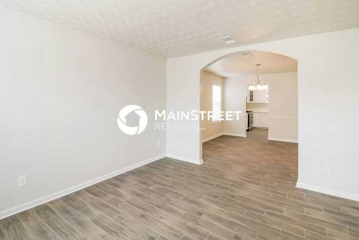 605 Gardinia Dr - Photo 4 of 18