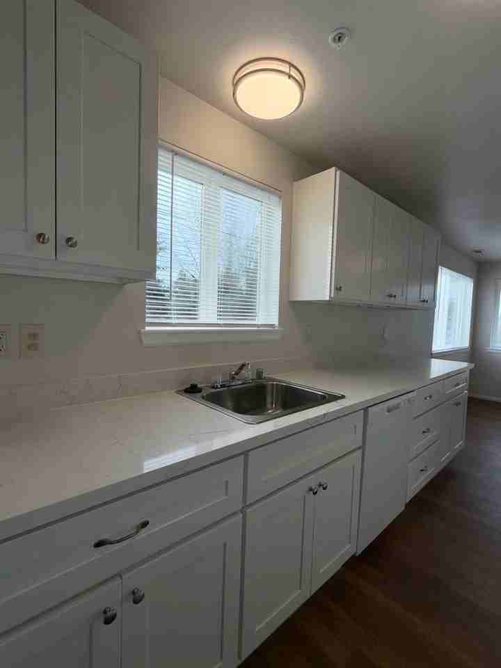 Lakeshore Apartments - Photo 5 of 26