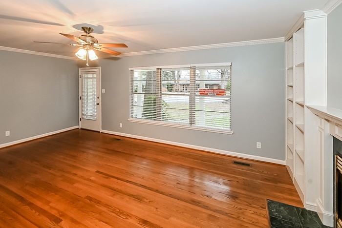 808 Ridgecrest Dr - Photo 3 of 10