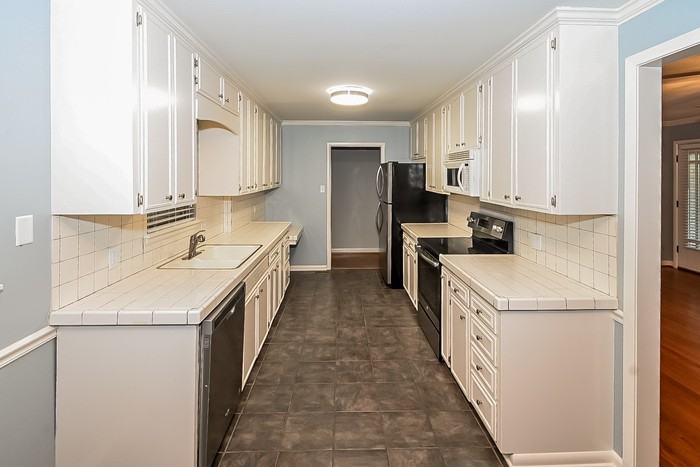 808 Ridgecrest Dr - Photo 4 of 10