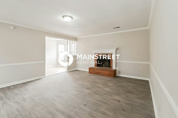 6045 Valleydale Dr - Photo 4 of 10