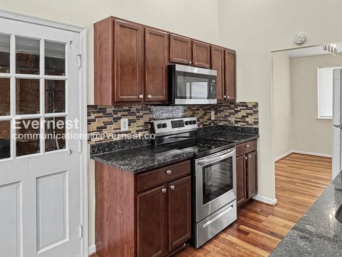 9005 Heatherfield Ct - Photo 4 of 32