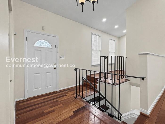 9005 Heatherfield Ct - Photo 6 of 32