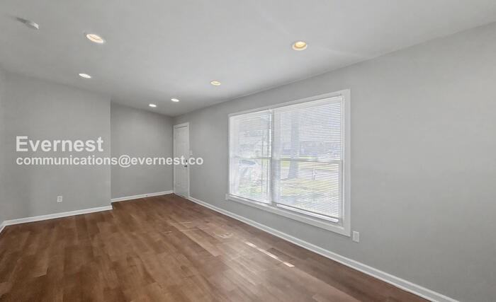 1140 Daniel Dr - Photo 4 of 18