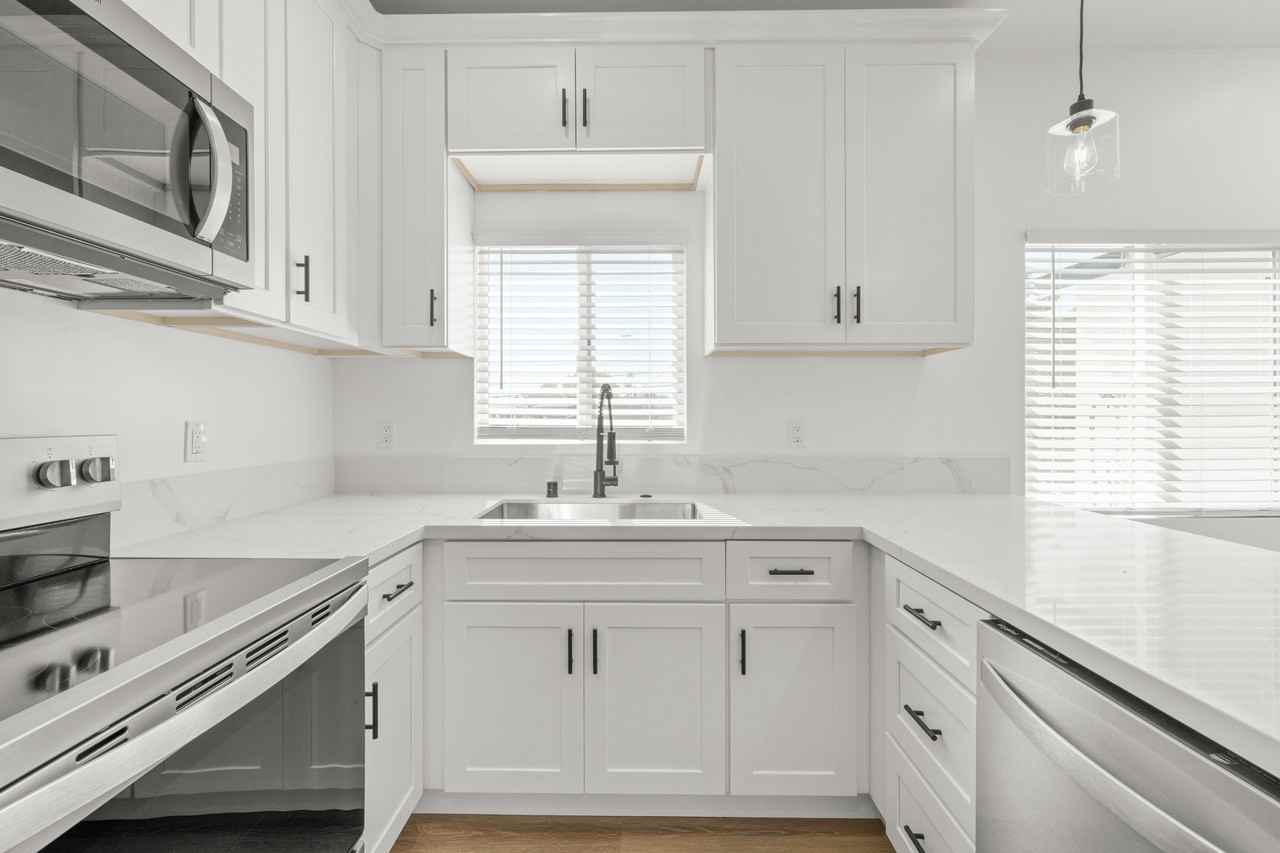 6402 Shane PlaceUnit 1 #6402UNIT1 - Photo 2 of 10