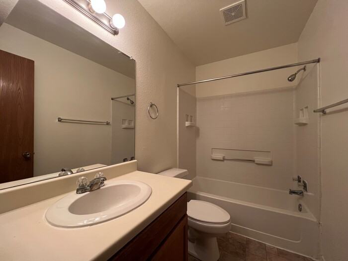 1293 Dakota Dr - Photo 5 of 6