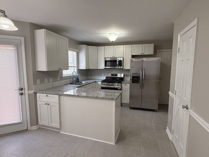 8613 Hobhouse Cir - Photo 3 of 12