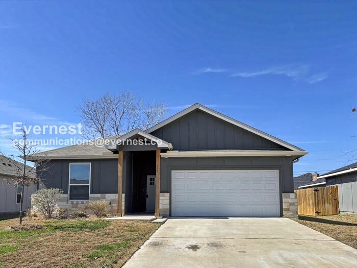 737 Freedom Cir - Photo 2 of 23