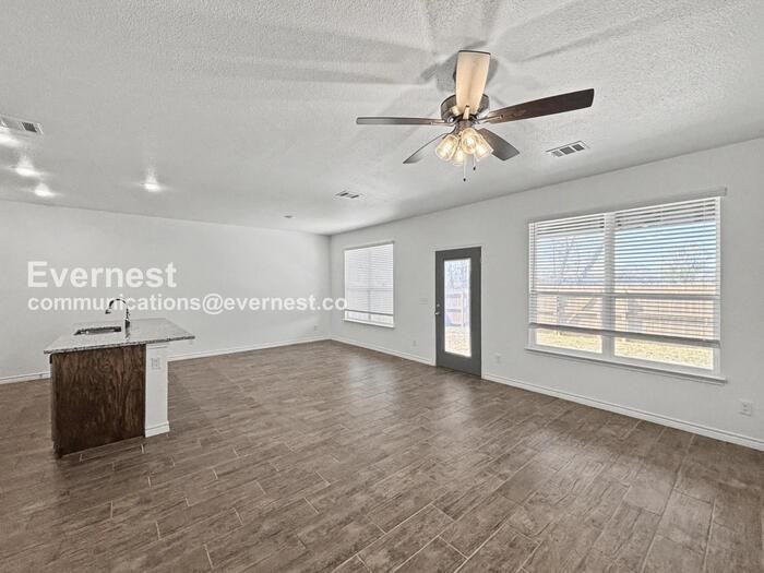 737 Freedom Cir - Photo 4 of 23