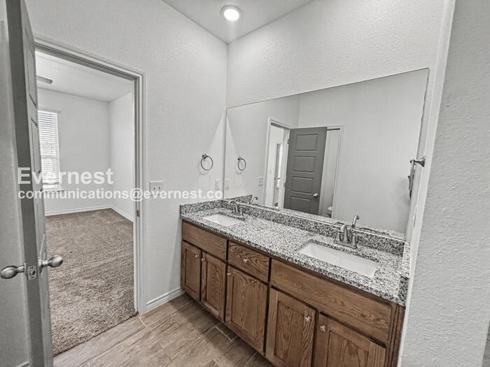 737 Freedom Cir - Photo 5 of 23