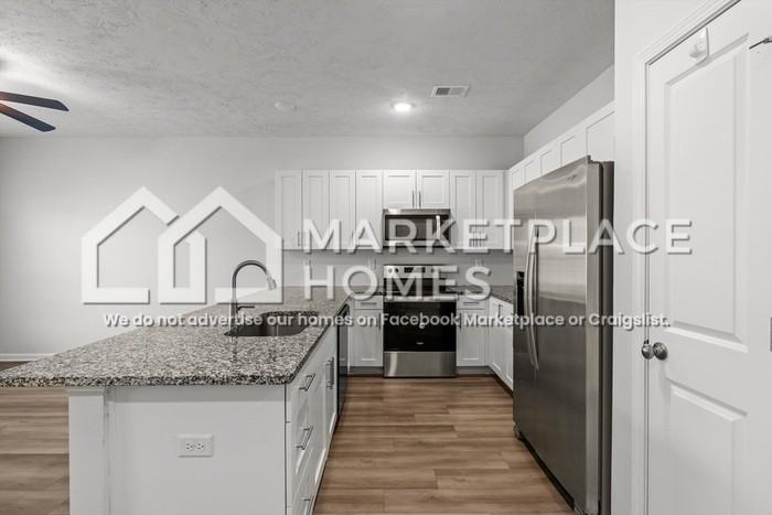 3039 Hearthstone Way - Photo 4 of 20