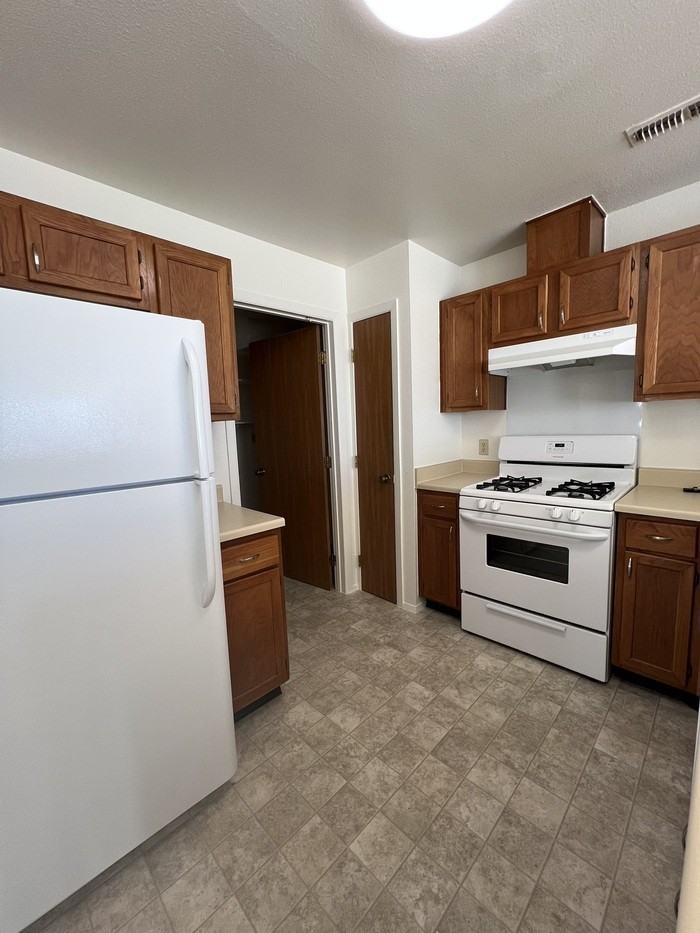 1387 Dakota Dr - Photo 2 of 4