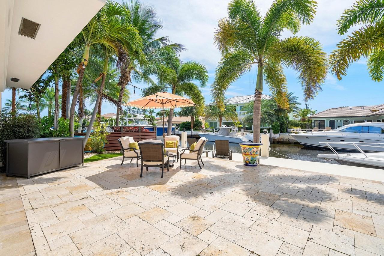 2330 Ne 48th St - Photo 3 of 40