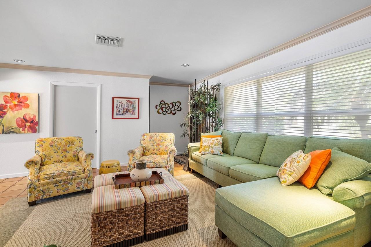 2330 Ne 48th St - Photo 5 of 40