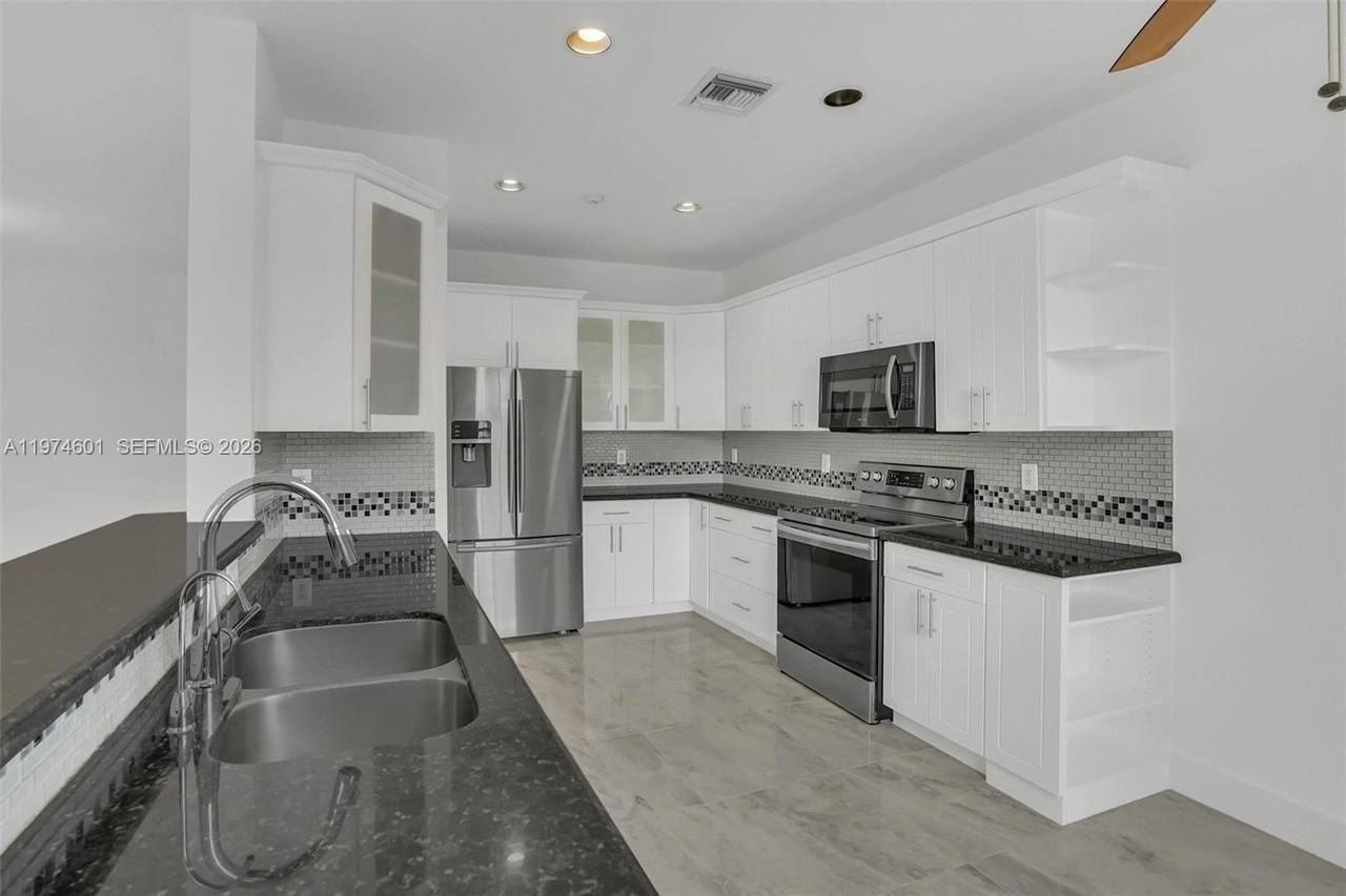 659 Vista Meadows Dr - Photo 3 of 38