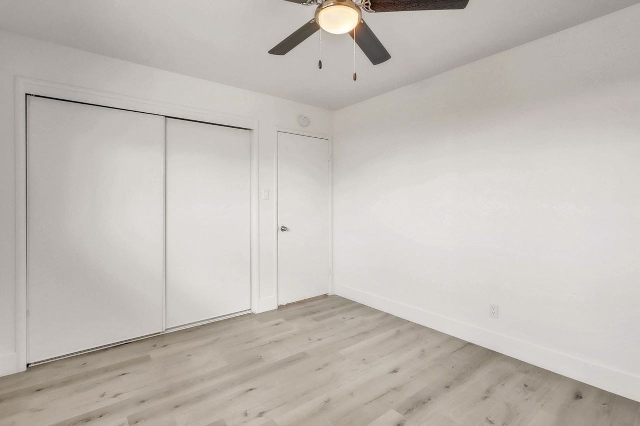 Las Palmas Apartments - Photo 6 of 9