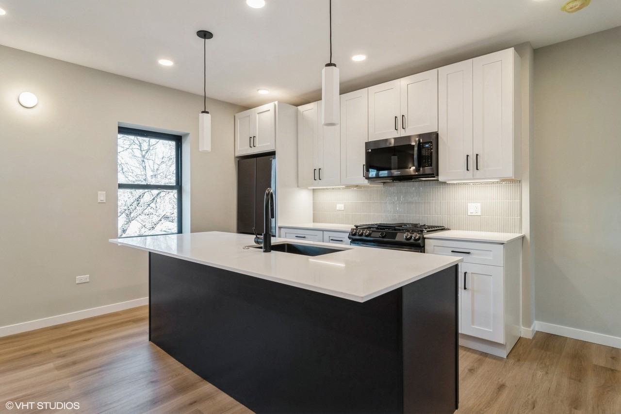 3139 N Francisco Ave #2N - Photo 4 of 13