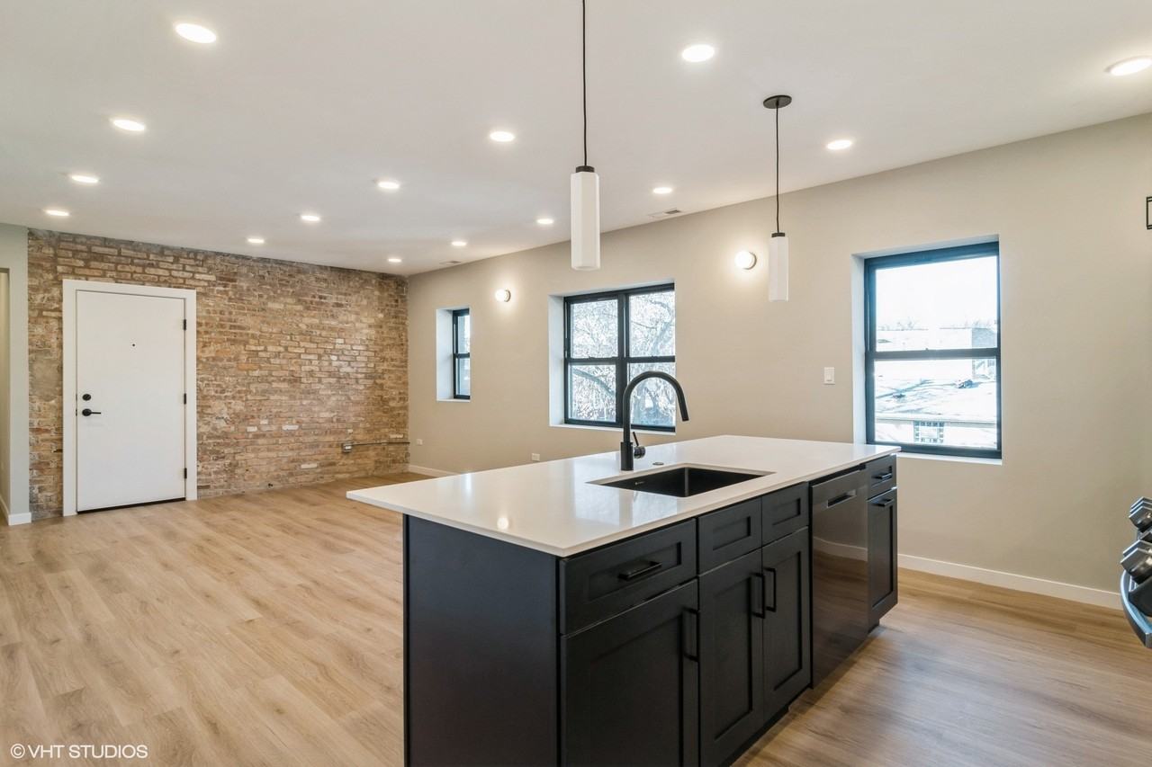 3139 N Francisco Ave #2N - Photo 5 of 13