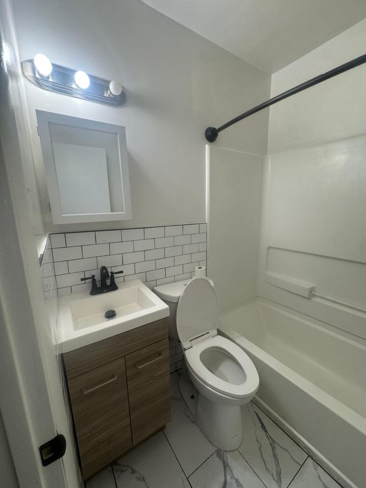 1528 Elmwood AvenueUnit - 302 #1528-302 - Photo 2 of 6