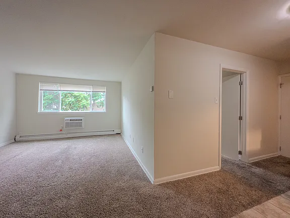 1528 Elmwood AvenueUnit - 206 #1528-206 - Photo 3 of 7