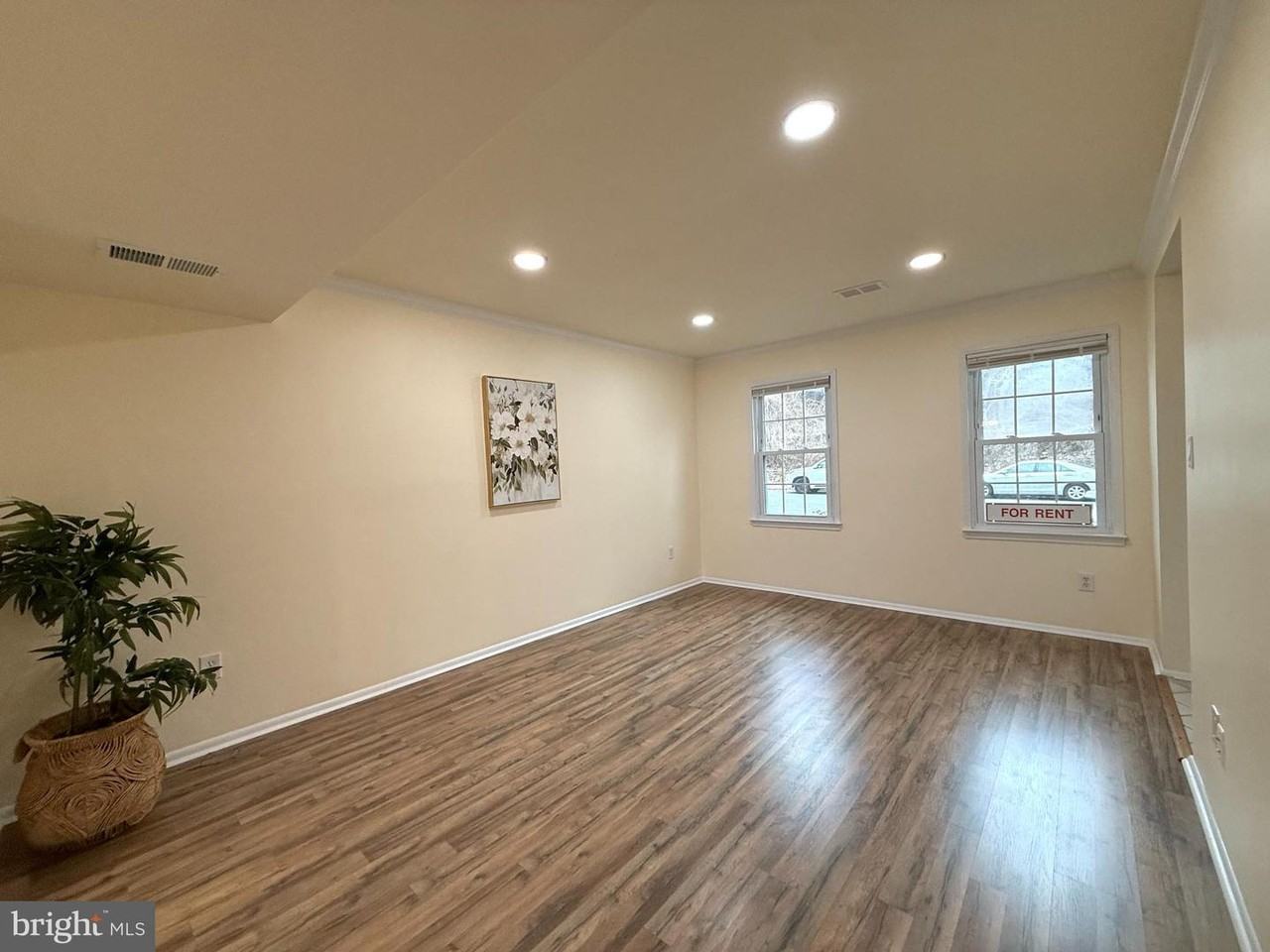 5278 Lonsdale Dr #1 - Photo 7 of 33