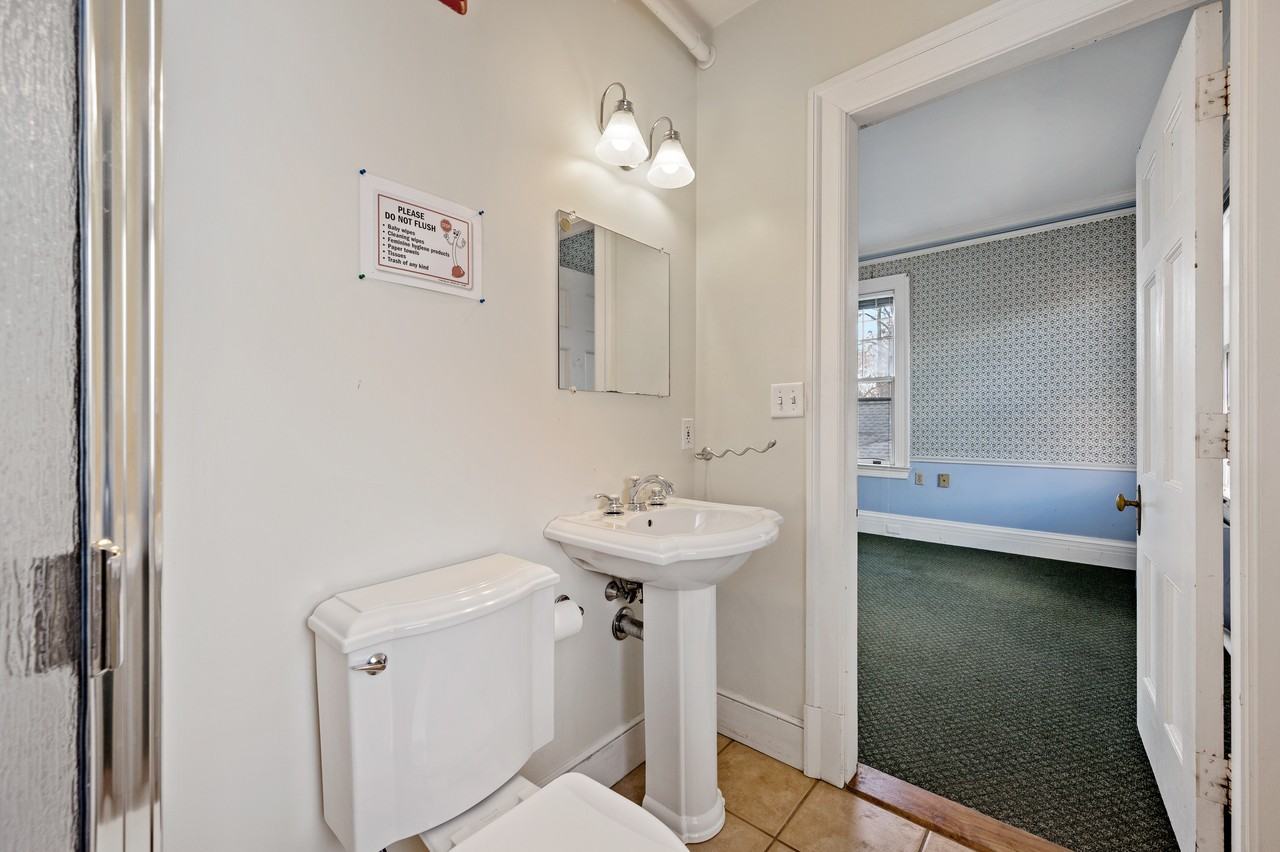 7 Oak St #202 - Photo 4 of 13