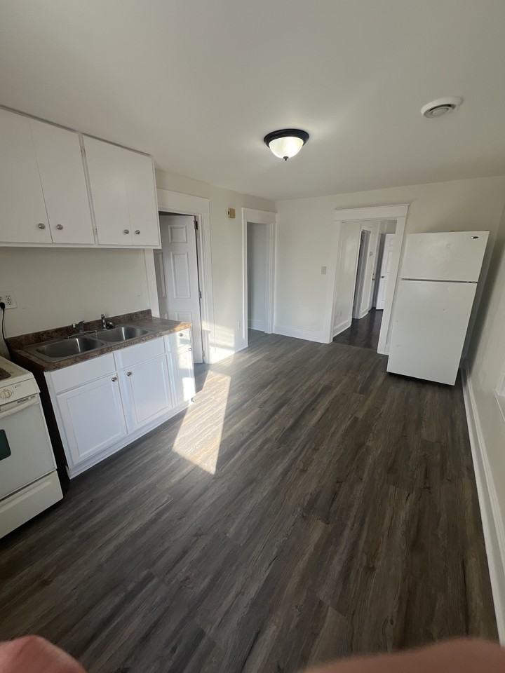 875 Burr St #2 - Photo 3 of 11