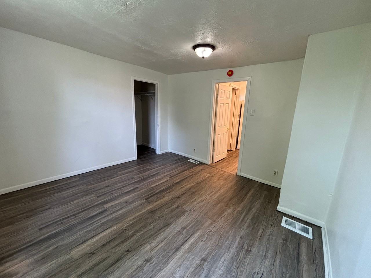 932 York Ave #1 - Photo 4 of 9