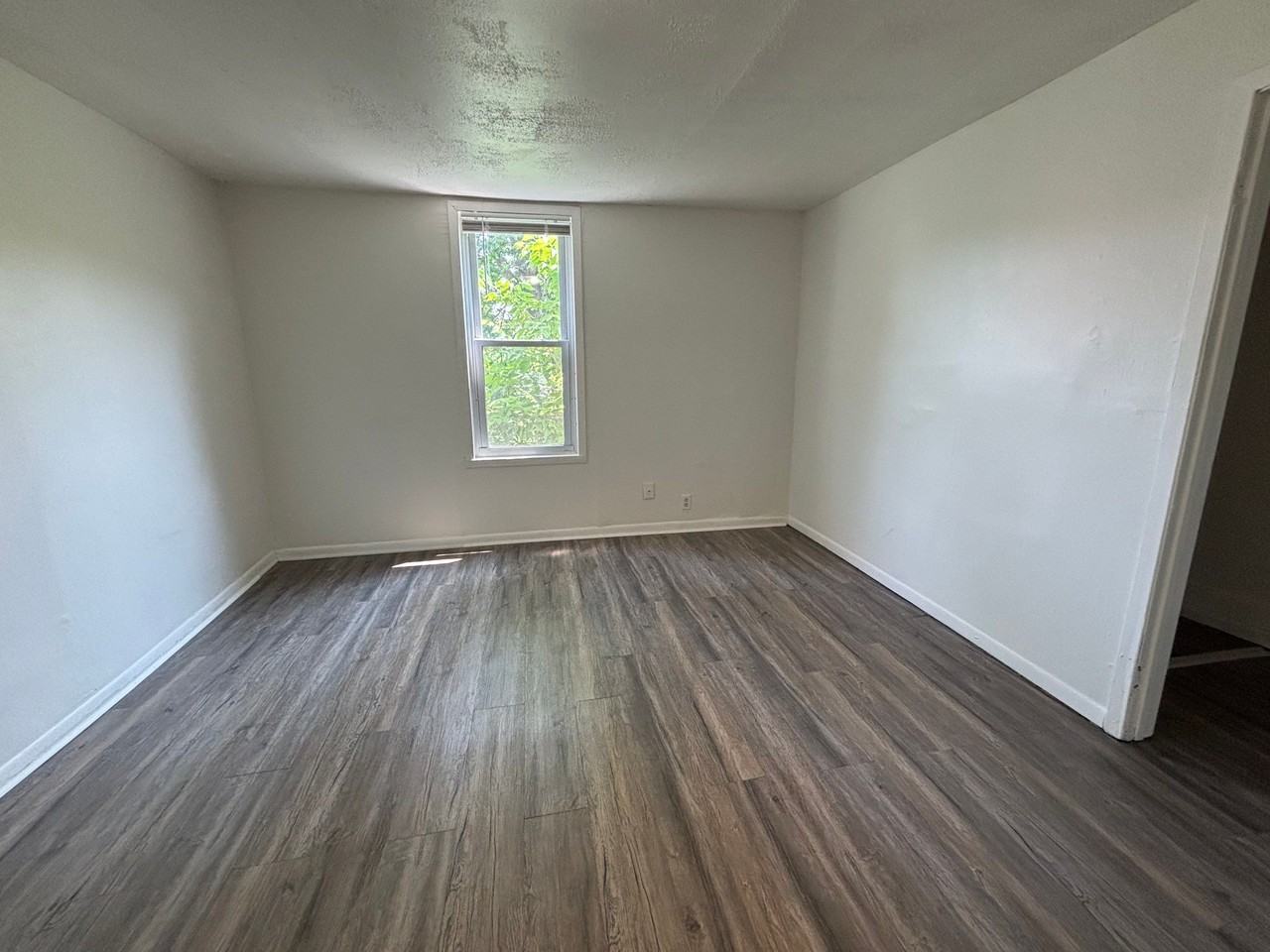 932 York Ave #1 - Photo 5 of 9