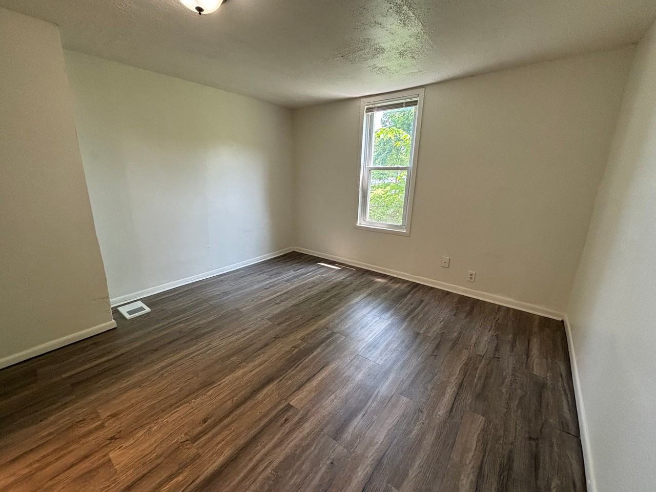 932 York Ave #1 - Photo 7 of 9