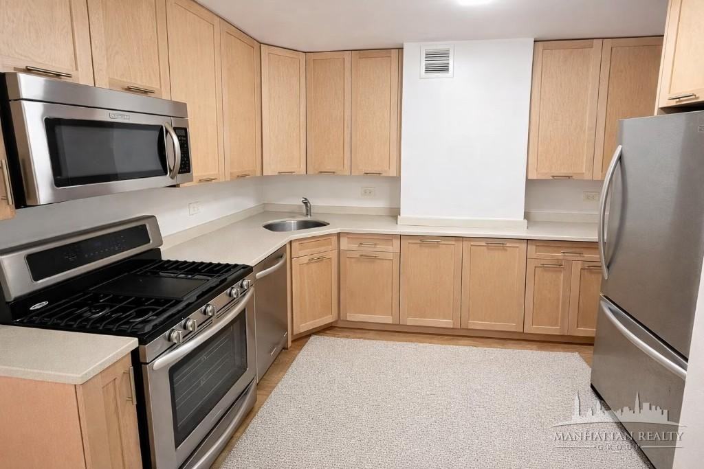 4th Ave #11G - Photo 4 of 8